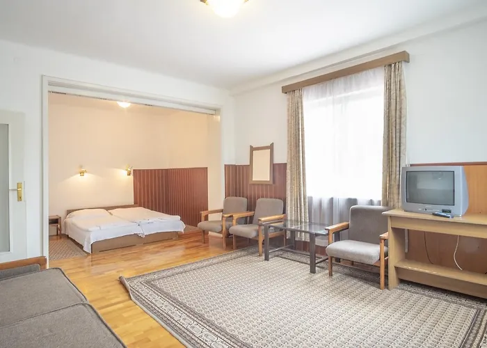 Siraly מלון בלטונללה